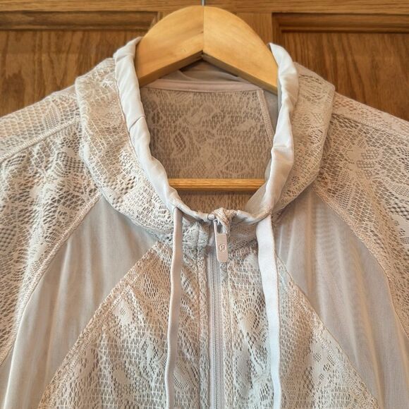 LULULEMON In Depth Lace Jacket - Picture 8 of 15